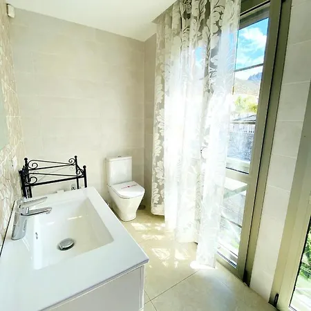 5 Bedrooms Villa With Sea View Private Pool And Enclosed Garden At Costa Adeje 2 Km Away From The Beach * Costa Adeje (Tenerife)