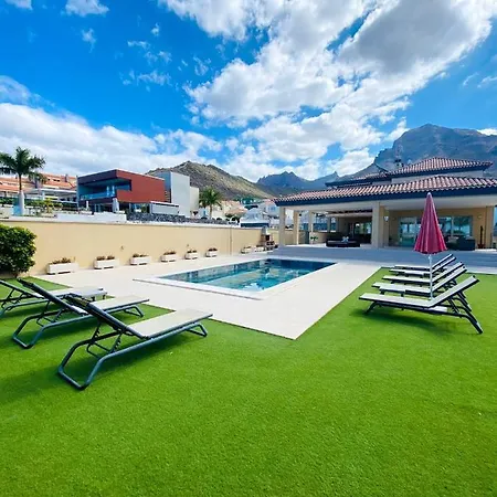5 Bedrooms Villa With Sea View Private Pool And Enclosed Garden At Costa Adeje 2 Km Away From The Beach Willa